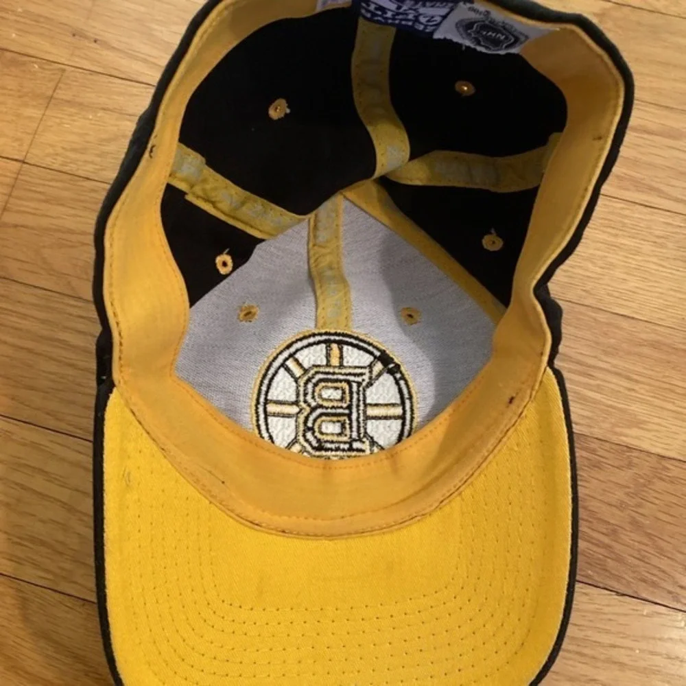 Bruins Official Team‎ Hat Zephyr Black Yellow Logo Fit L XL 27
